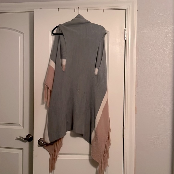 Maurices’ open front shawl - Picture 5 of 9